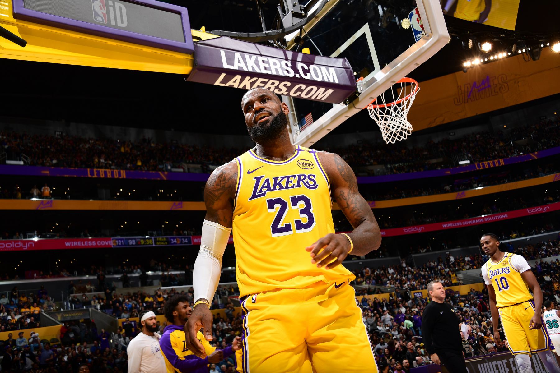 Shams：詹姆斯正式獲準進行對抗練習，1-2週後重新評估