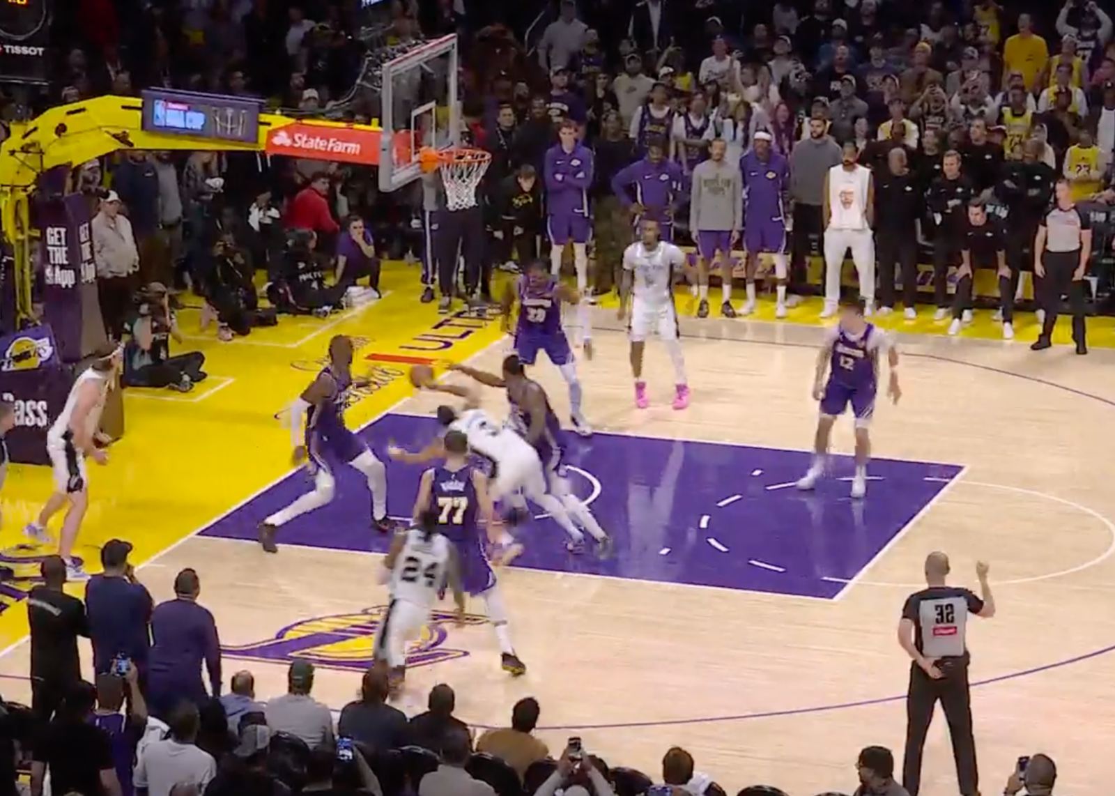 湖人vs馬刺裁判員報告：最後0.4秒的球是凱爾登碰出界的