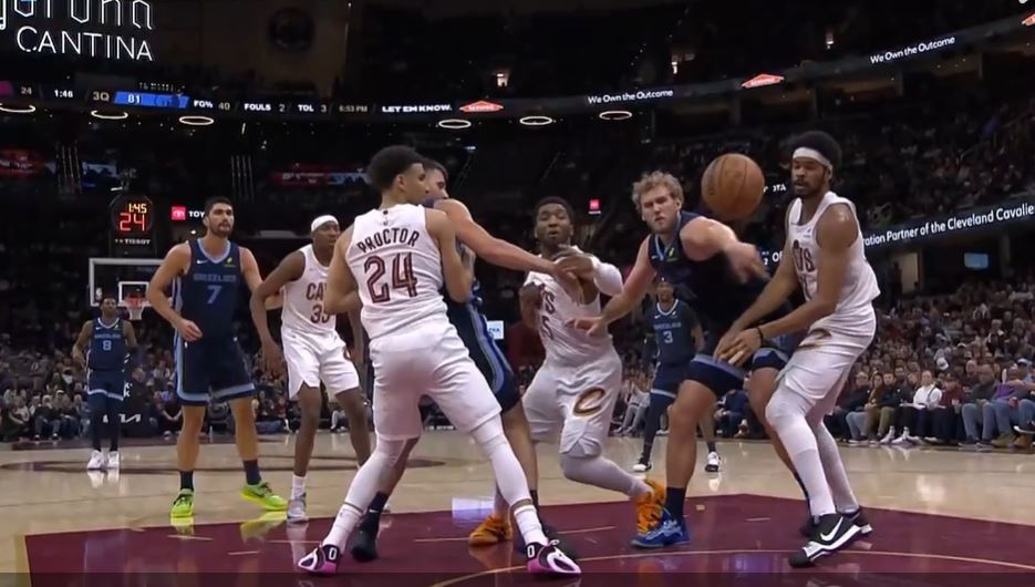 找點控球感！米切爾次節0分&第三節6分