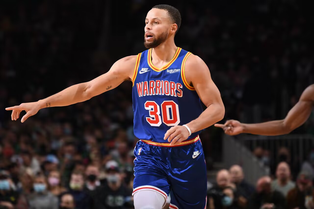 大爆發！柯瑞第三節三分球8中4怒砍17分