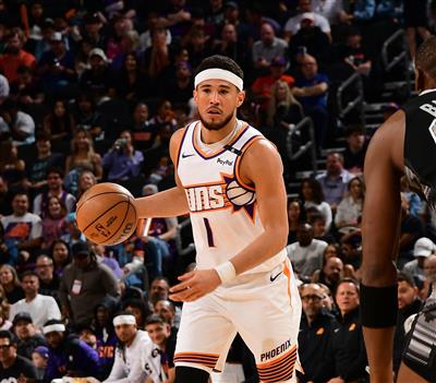 今日僅出手10次！布克：會更有侵略性，期待搭檔傑倫·格林