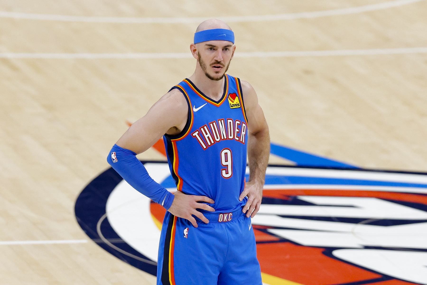 湖人半場後備隊員僅得2分，雷霆卡魯索一人拿到10分