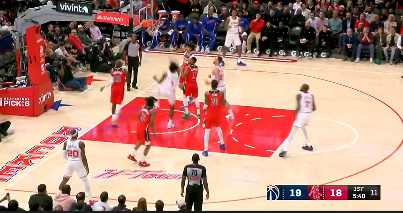 競技狀態不俗！杜蘭特首節8中5得到16分&助火箭領先11分