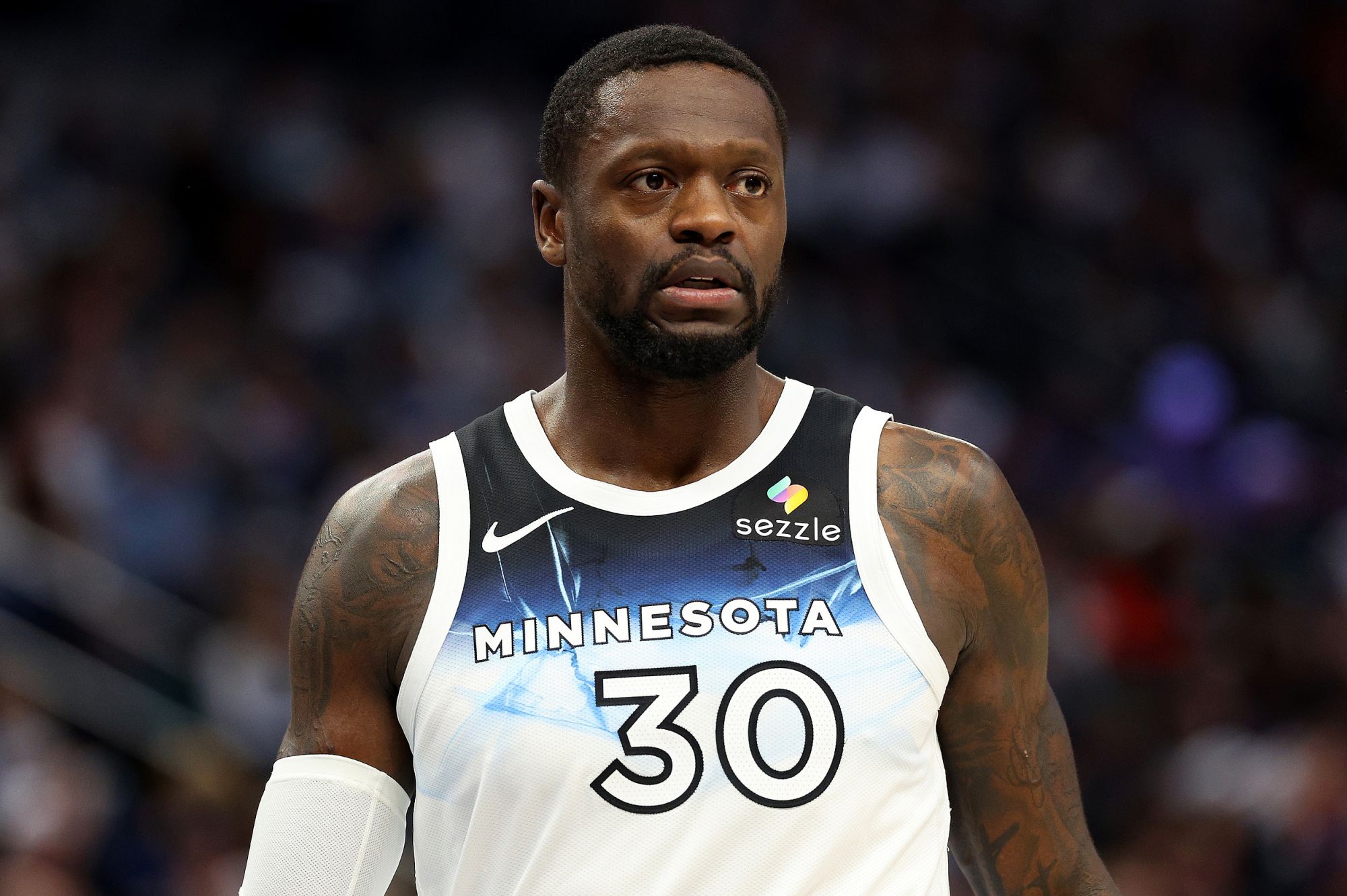 愛德華茲半場8中1，里德和蘭德爾合砍33分率隊領先位