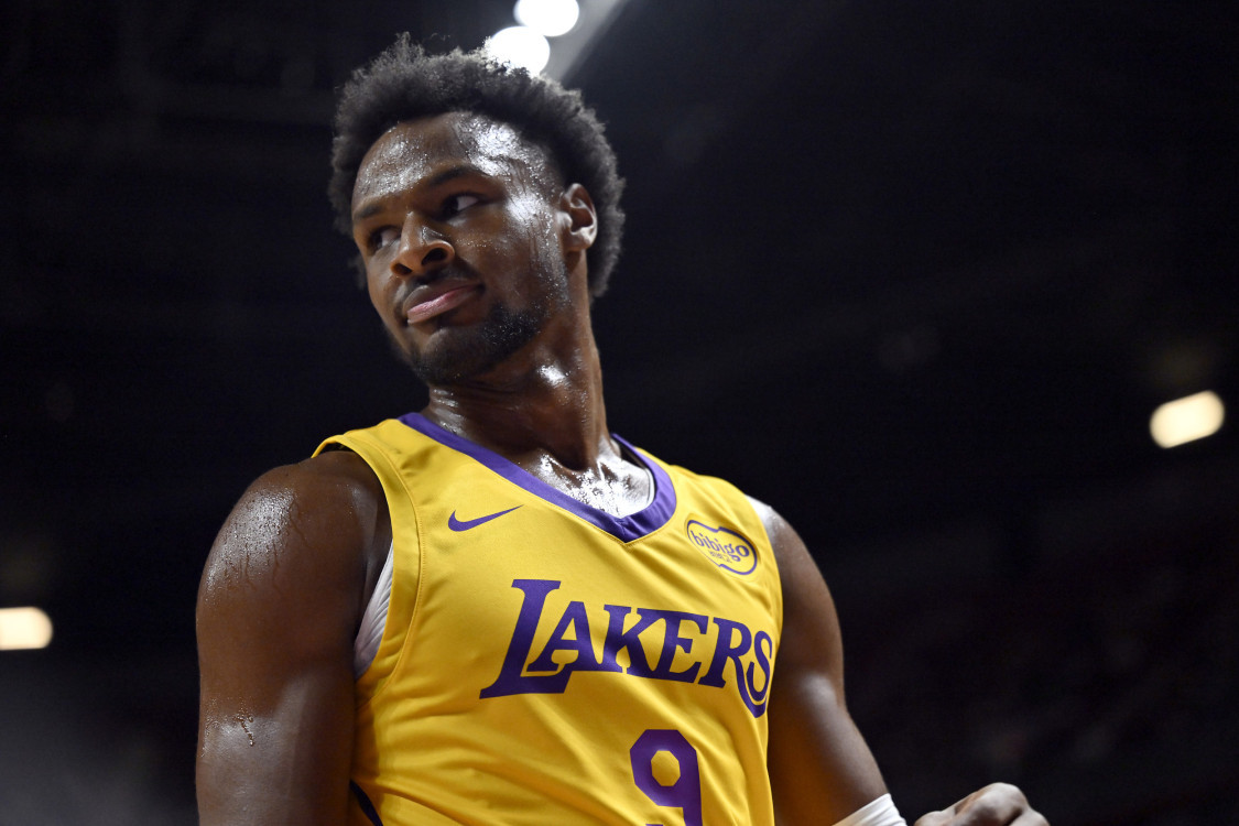 打雄鹿有心得？布朗尼上次對公鹿砍17分5助攻，創生涯新高