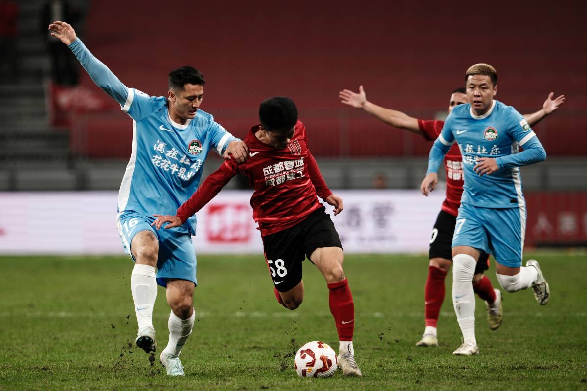 馬德興：成都蓉城辛苦一個賽季讓兩個誤判毀了，找誰說理去