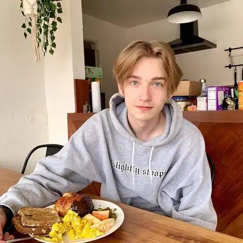 6686体育高级作者Hayden