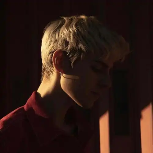 6686体育金牌作者Gareth